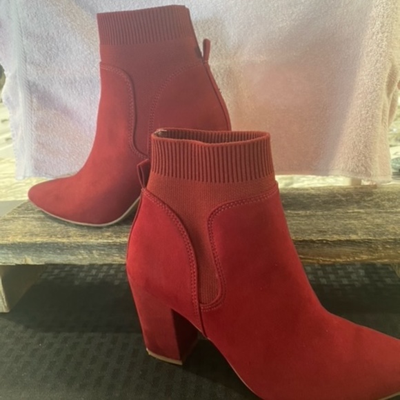 Red Suede Boot shoes Size 6.5 - Picture 3 of 12